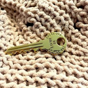 🌟Key Charm Pendant ‘Be Brave’